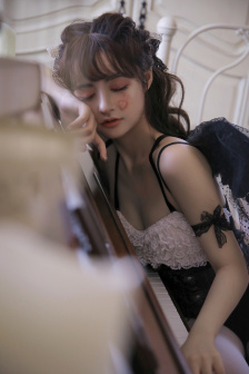 钟嘉欣晒孕期泳装照